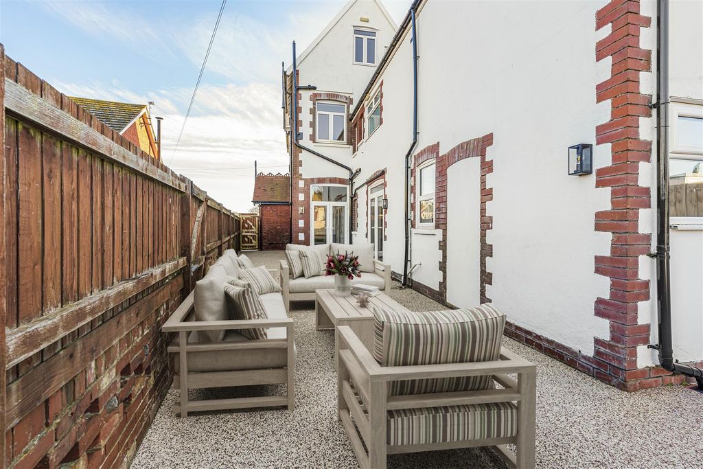 Additional image 17 of 5 bed town house for saleFriars Road, Barry CF62