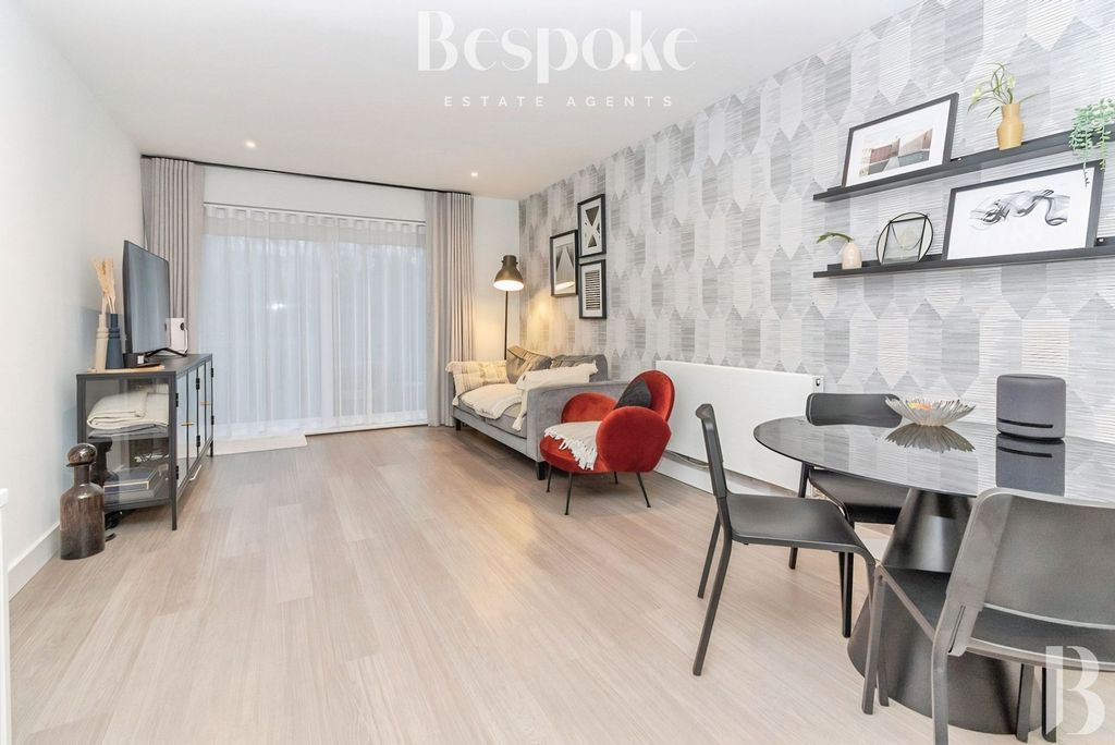 Additional image 2 of 2 bed flat for saleSunapee Road, Reading RG2