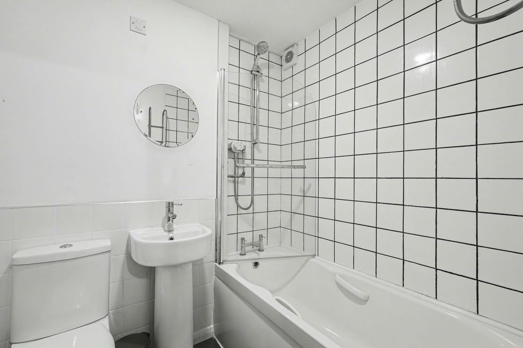 Additional image 3 of 8 bed town house for saleBeckermet CA21