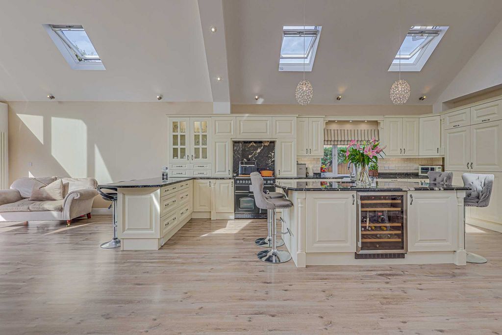 Additional image 13 of 5 bed detached house for saleHigh Road, Benfleet SS7