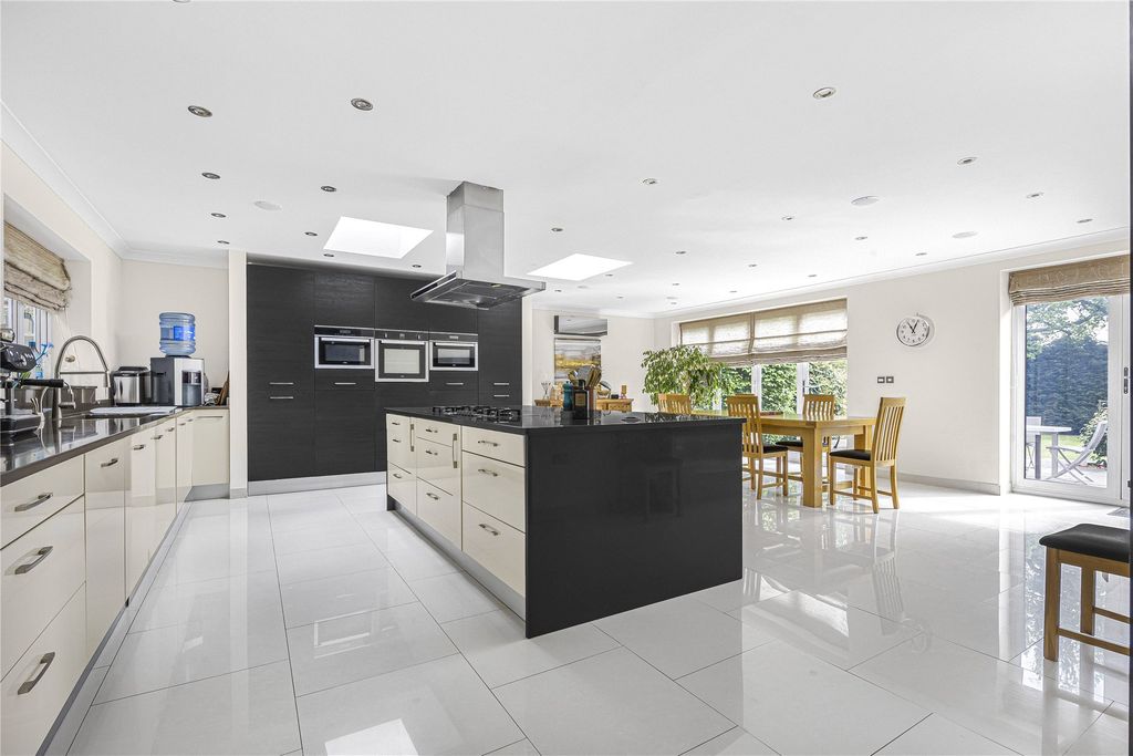 Additional image 3 of 7 bed detached house for saleOakside Way, Shinfield, Reading, Berkshire RG2
