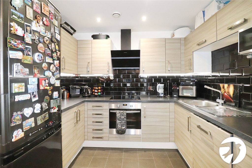 Additional image 4 of 2 bed flat for saleLittle Brights Road, Belvedere DA17