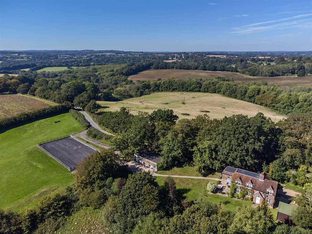 4 bed equestrian for saleBattle, East Sussex TN33