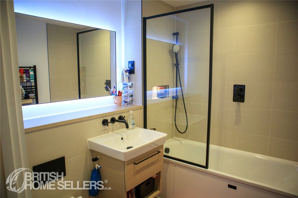 Additional image 6 of 2 bed flat for saleFlagstaff Road, Reading, Berkshire RG2