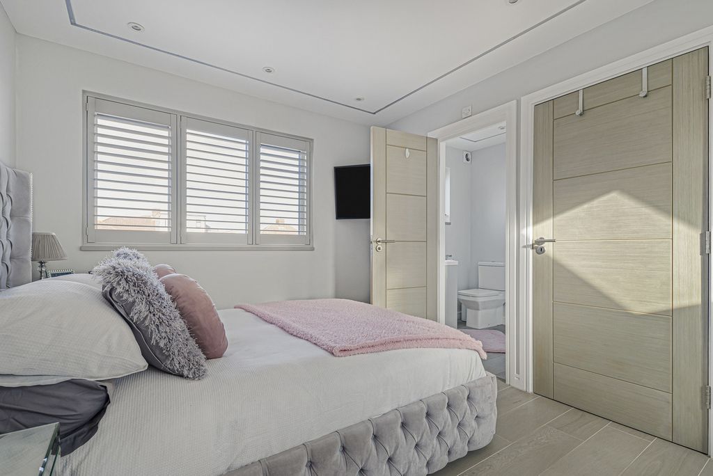 Additional image 12 of 4 bed semi-detached house for saleEdwin Close, Bexleyheath DA7