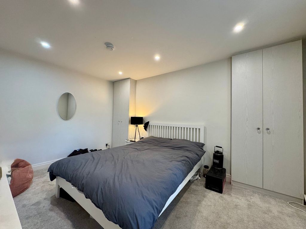 Additional image 9 of 2 bed flat for sale24 Simon Place, St Helier JE2