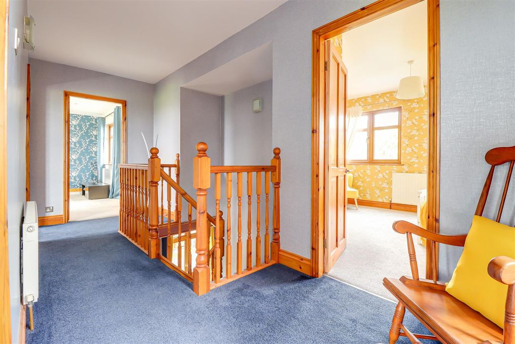 Additional image 20 of 3 bed detached house for saleHaresland Close, Benfleet SS7