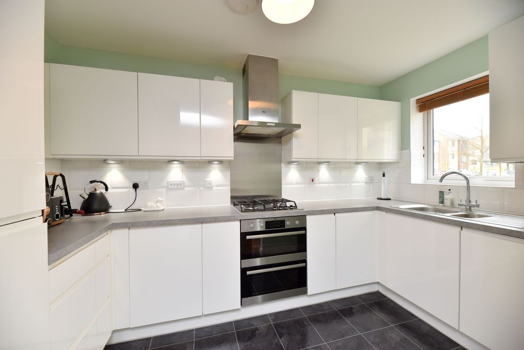 Additional image 6 of 2 bed flat for saleSullivan Court, Biggleswade SG18