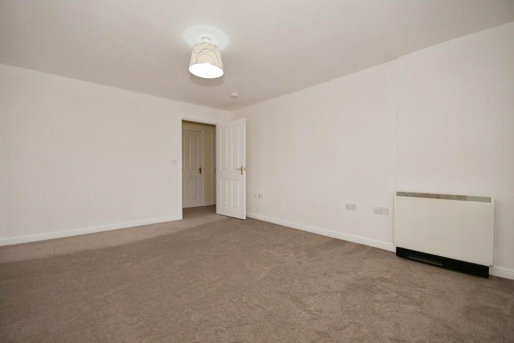 Additional image 6 of 2 bed flat for saleLincoln Way, North Wingfield, Chesterfield S42