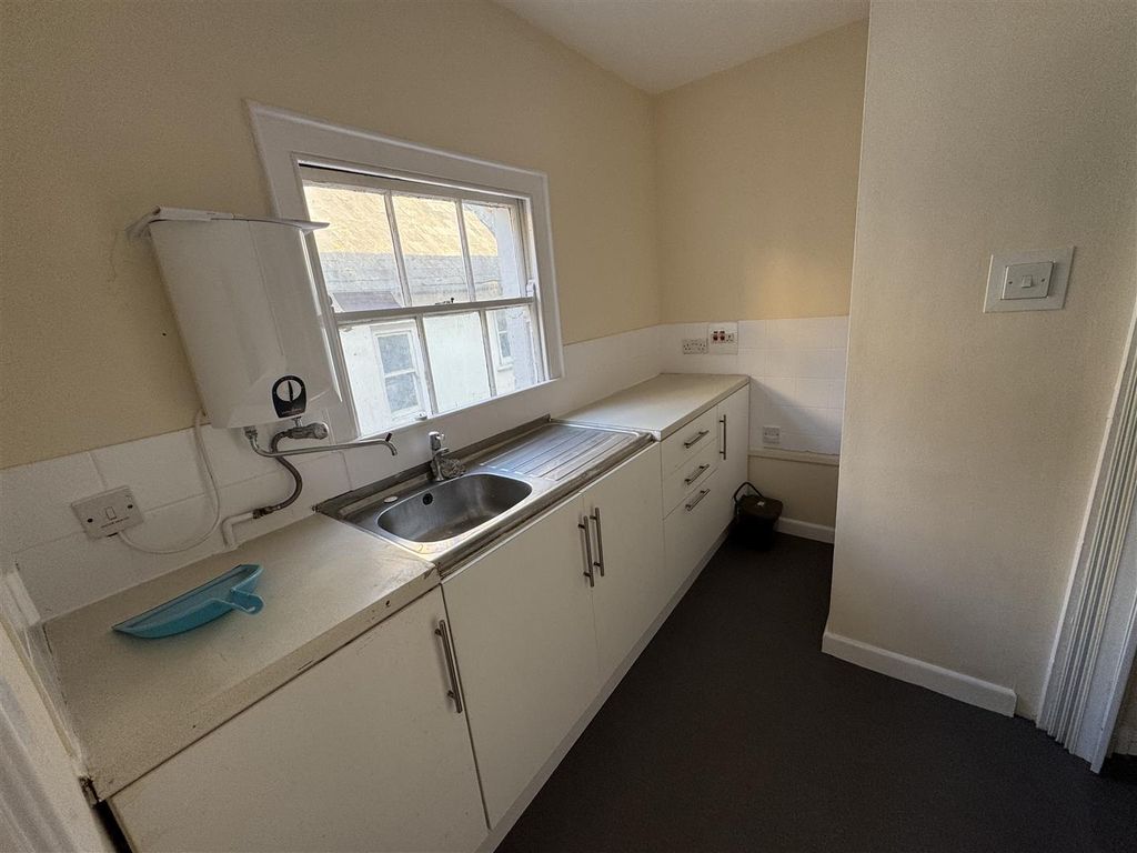 Additional image 3 of 1 bed flat for saleChancery Lane, Bridport DT6