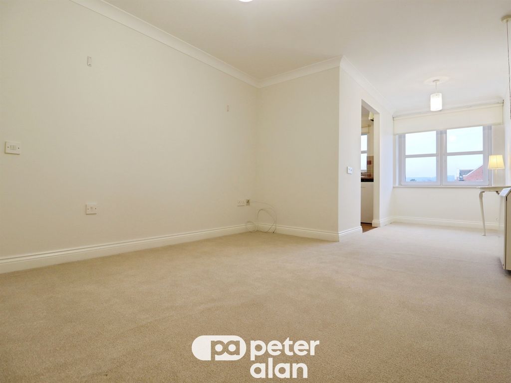1 bed flat for saleLatteys Close, Cardiff CF14 photo 5