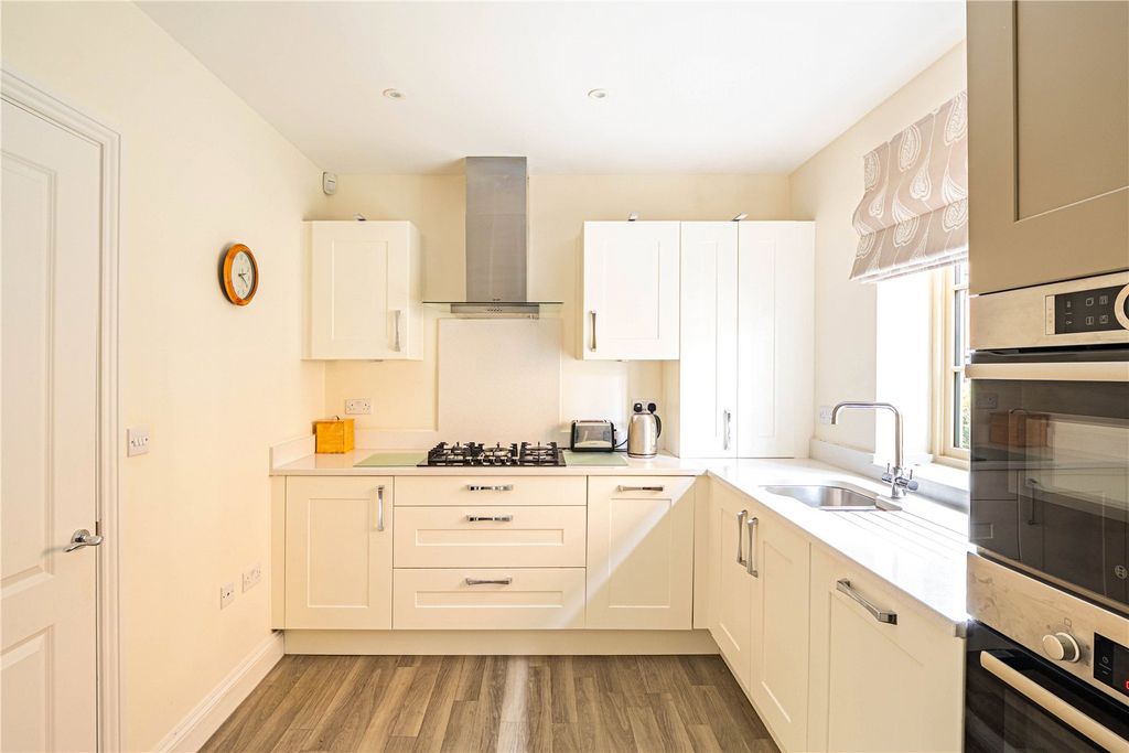 Additional image 2 of 2 bed flat for saleKings Road, Berkhamsted, Hertfordshire HP4