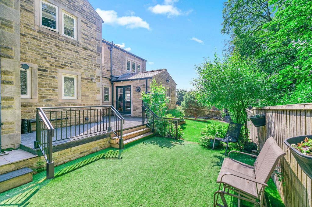 Additional image 34 of 4 bed detached house for salePark Drive, Bingley, West Yorkshire BD16