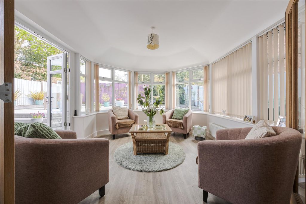 4 bed detached house for saleArchers Close, Wrawby DN20 photo 4