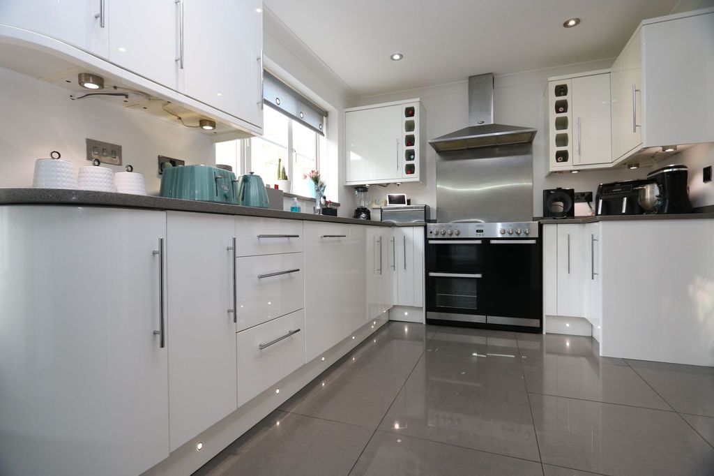 Additional image 2 of 4 bed detached house for saleDannog Y Coed, (Pencoedtre), Barry CF63