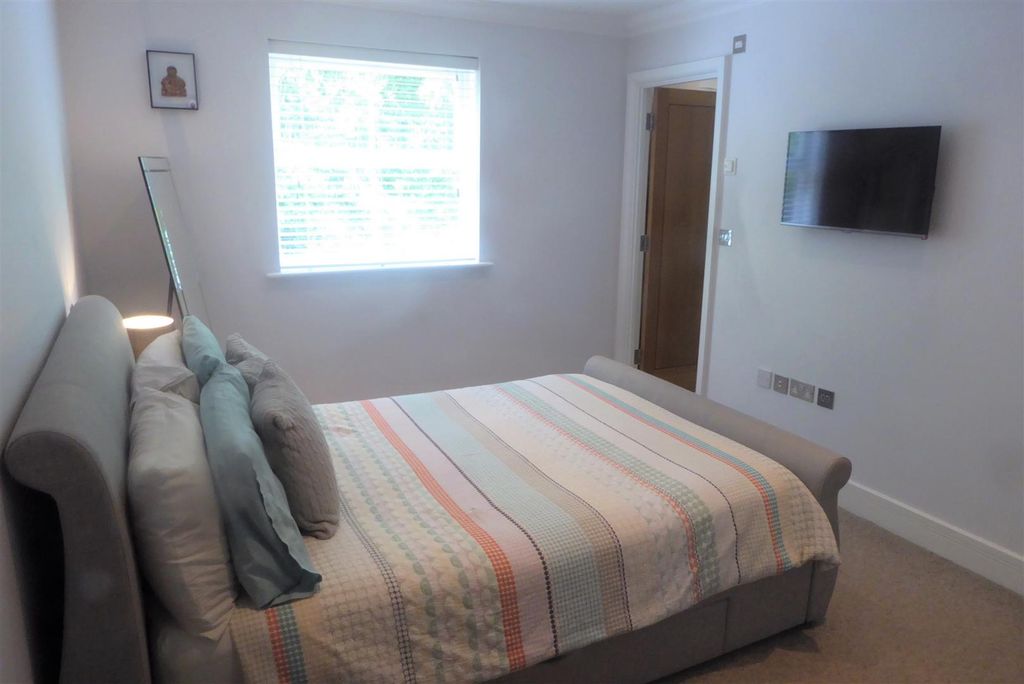 Additional image 11 of 2 bed flat for saleTudor Court, London Road, Windlesham GU20