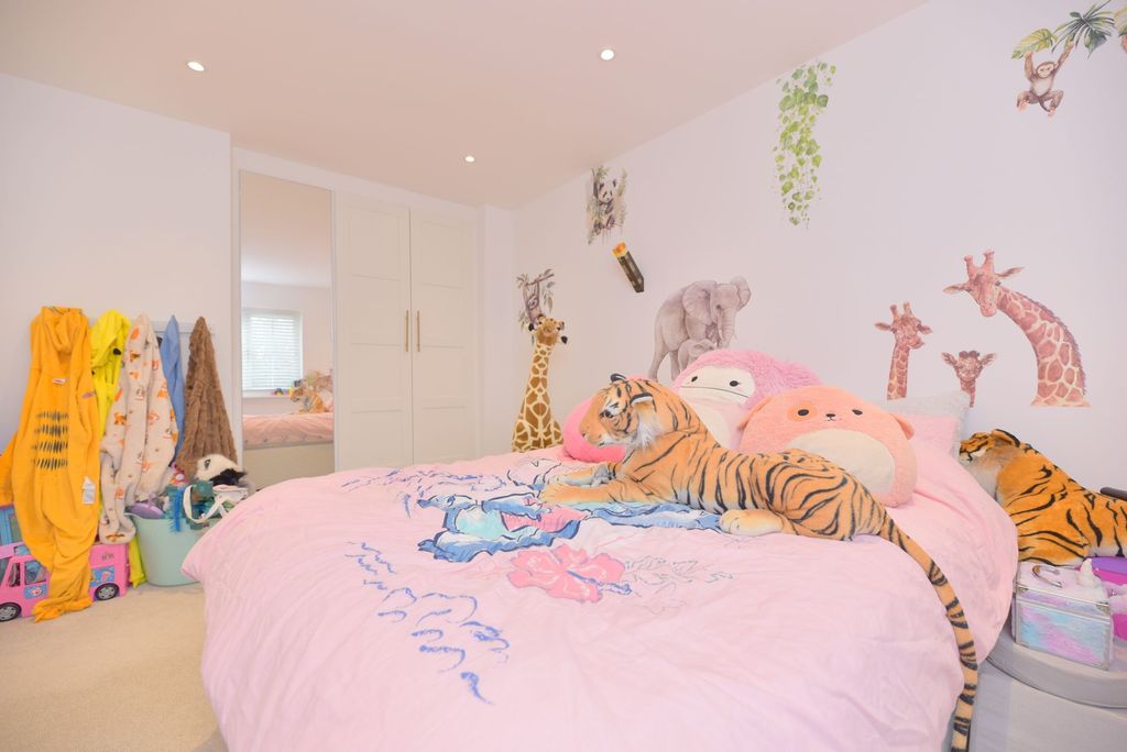 Additional image 16 of 5 bed detached house for saleBellflower Gardens, Biggleswade SG18