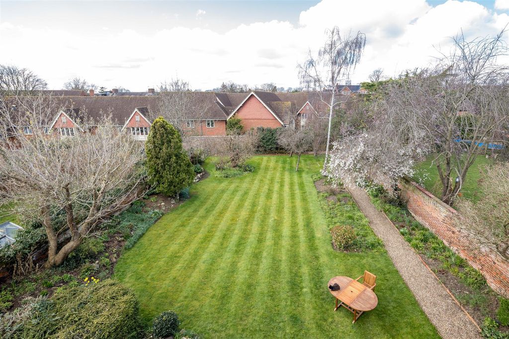 Additional image 23 of 8 bed semi-detached house for saleThe Crescent, Bedford MK40