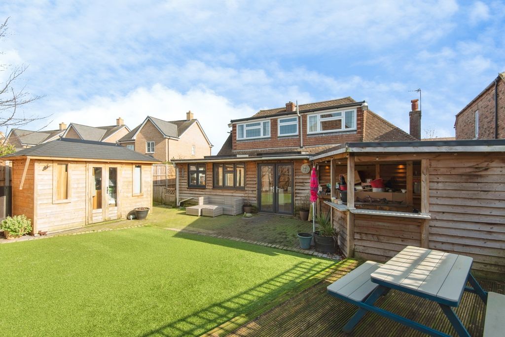 Additional image 5 of 6 bed bungalow for salePotton Road, Biggleswade SG18