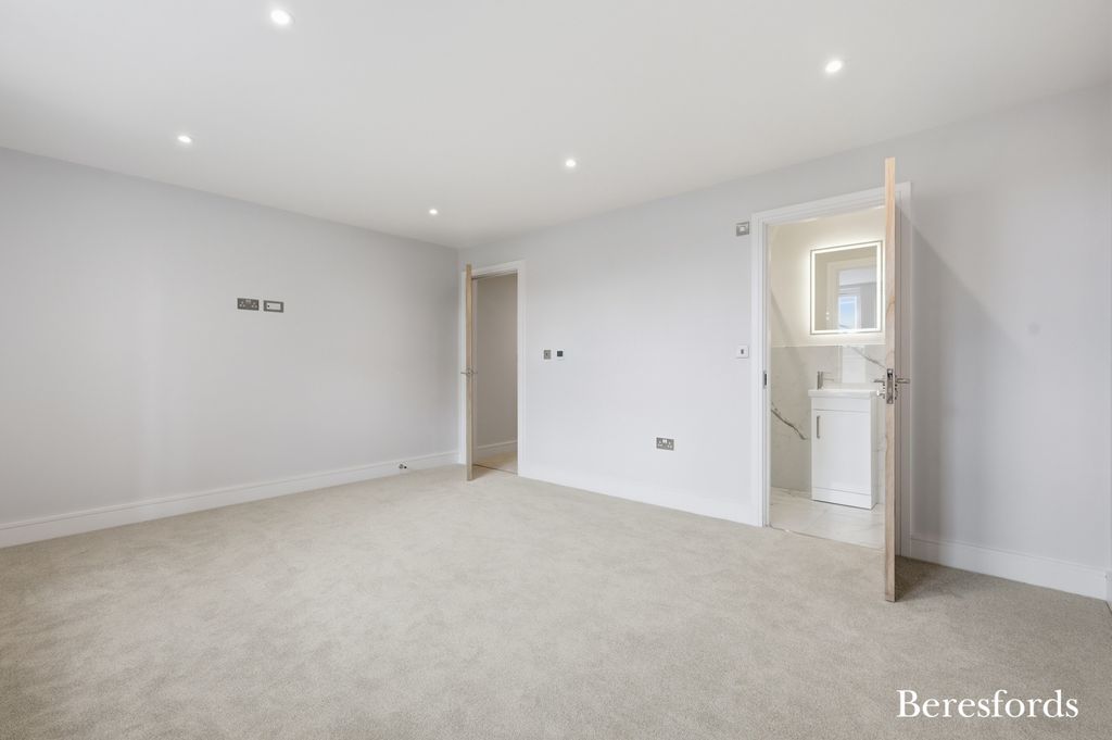 Additional image 13 of 5 bed semi-detached house for saleChapel Street, Billericay CM12