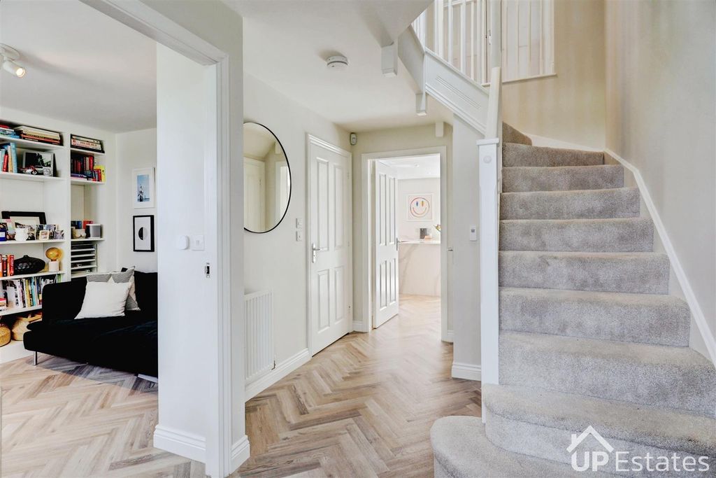 Additional image 15 of 6 bed detached house for saleGleneagles Close, Great Denham, Bedford MK40