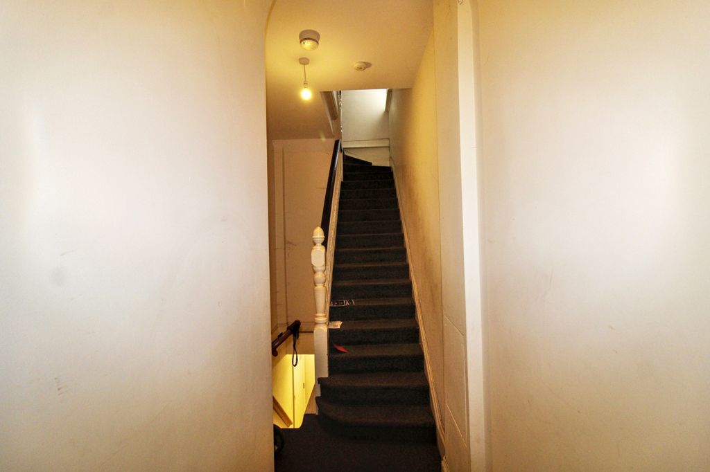 Additional image 10 of 6 bed property for saleUnion Street, Aldershot, Hampshire GU11