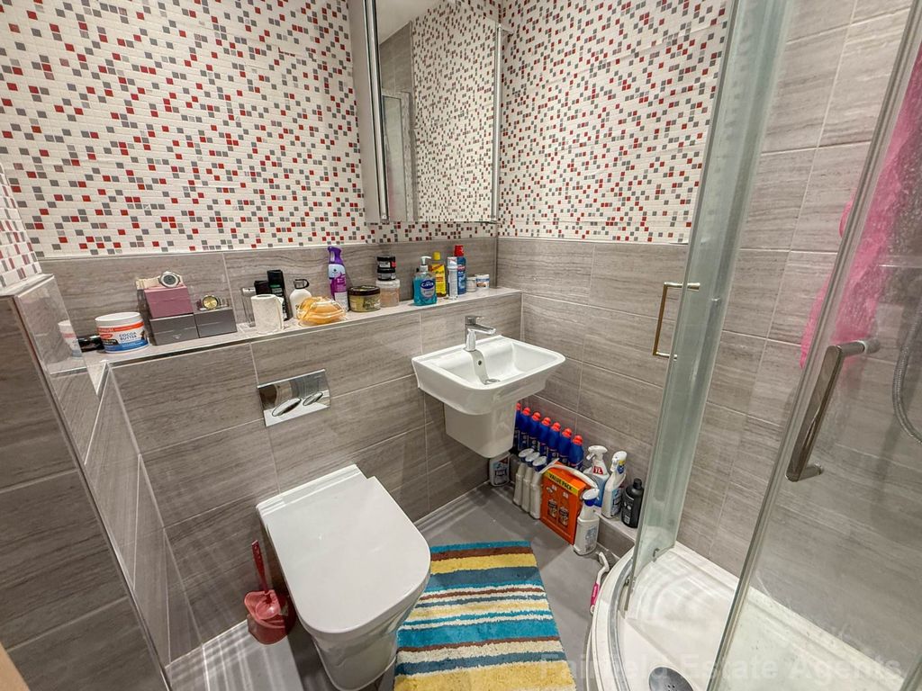 Additional image 9 of 2 bed flat for saleGibbs Couch, Carpenders Park, Watford WD19