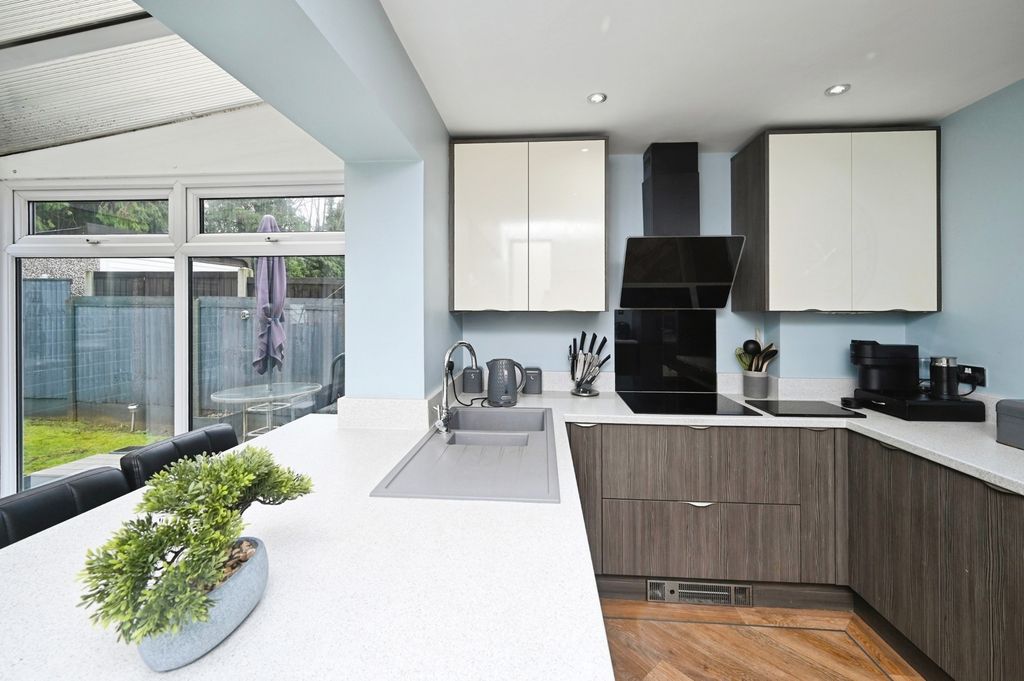 3 bed detached house for saleManning View, Ilkeston, Derbyshire DE7 photo 2