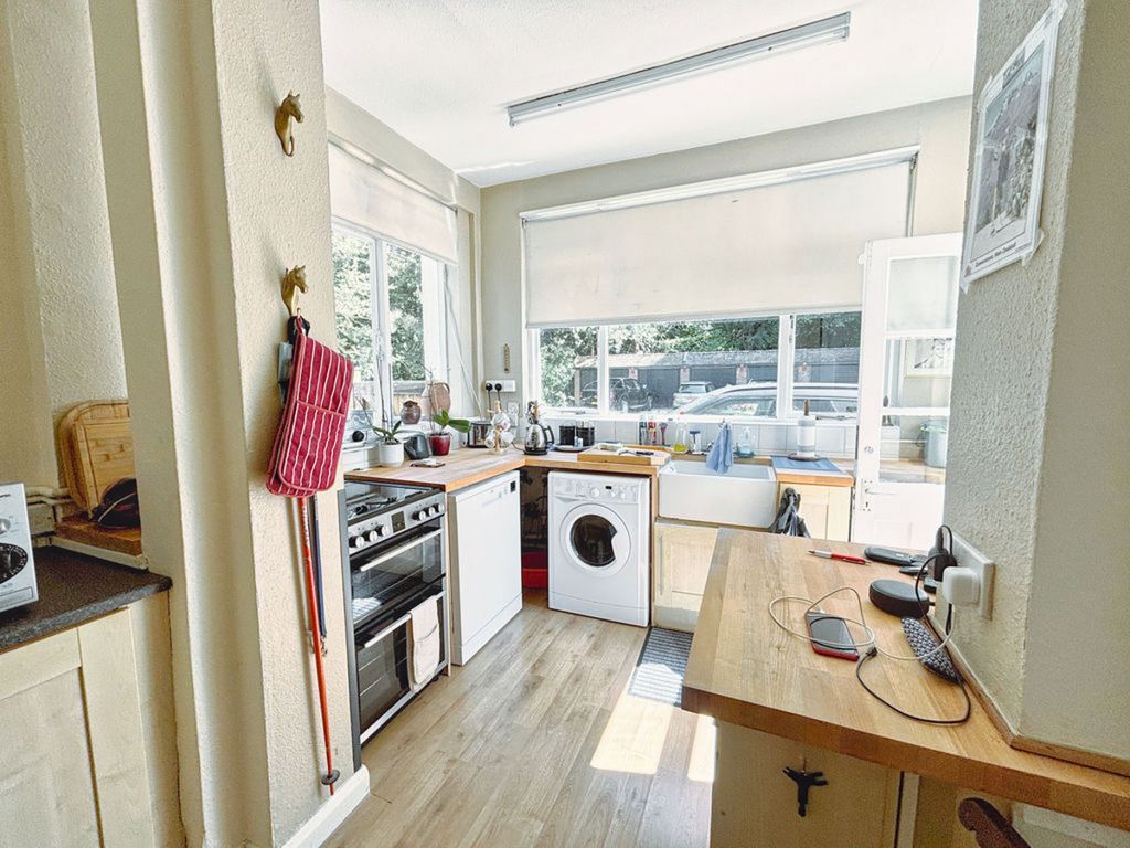 Additional image 4 of 2 bed flat for salePixham Lane, Dorking RH4