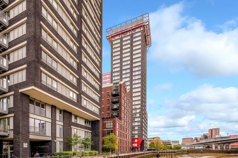 Goodluck Hope Walk, Canary Wharf E14