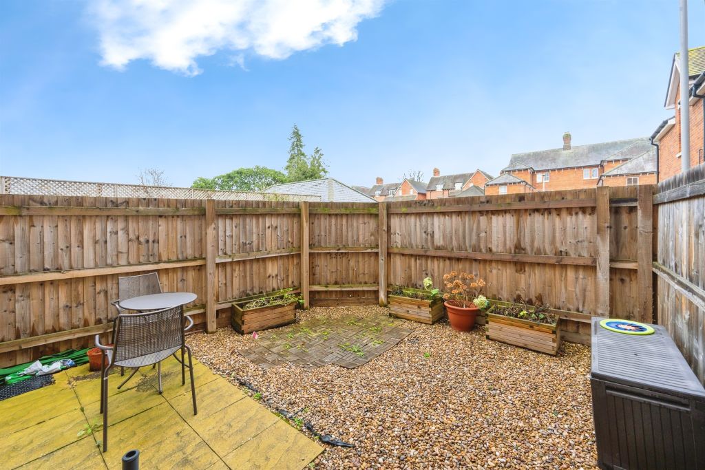 2 bed flat for saleWarwick Avenue, Bedford MK40