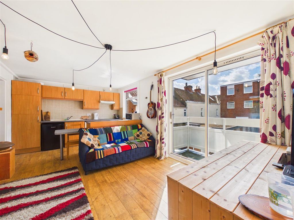 Additional image 4 of 1 bed flat for saleHighgate Court, Highgate, Beverley HU17