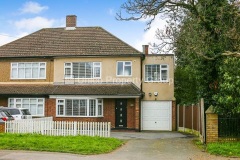 Brentwood Road, Gidea Park, Romford RM2