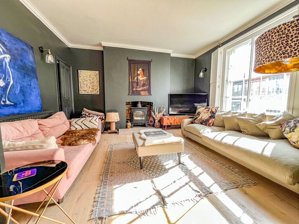 5 bed maisonette for saleHigh Street, Battle TN33