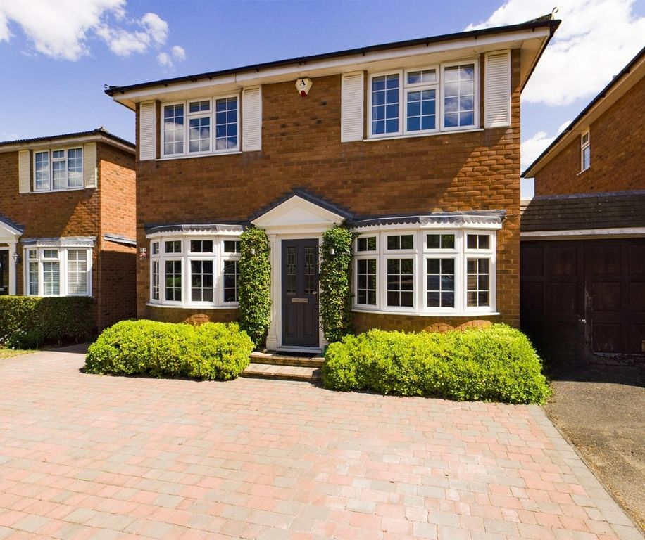 4 bed link detached house for saleKashmir Close, New Haw, Surrey KT15