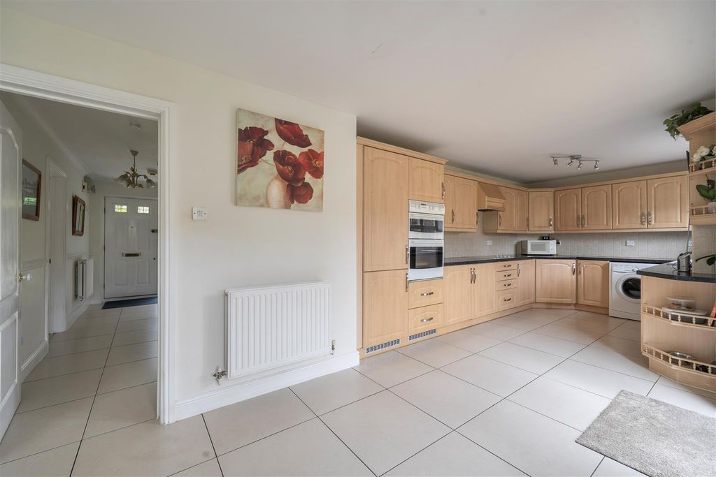 Additional image 9 of 4 bed detached house for saleBarker Close, Arborfield, Berkshire RG2
