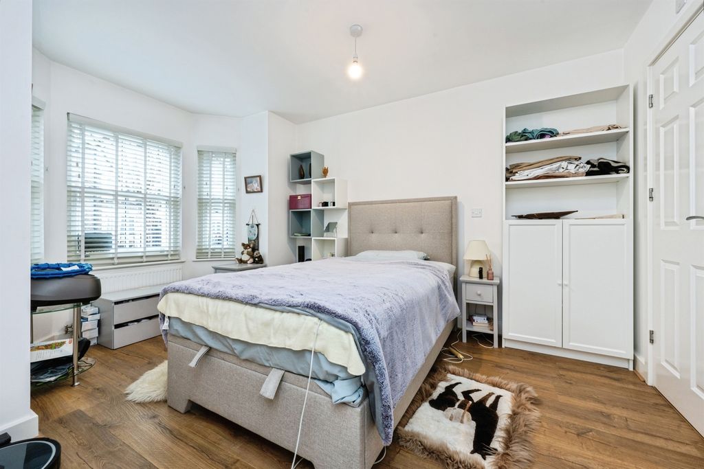 Additional image 5 of 2 bed flat for saleWarwick Avenue, Bedford MK40