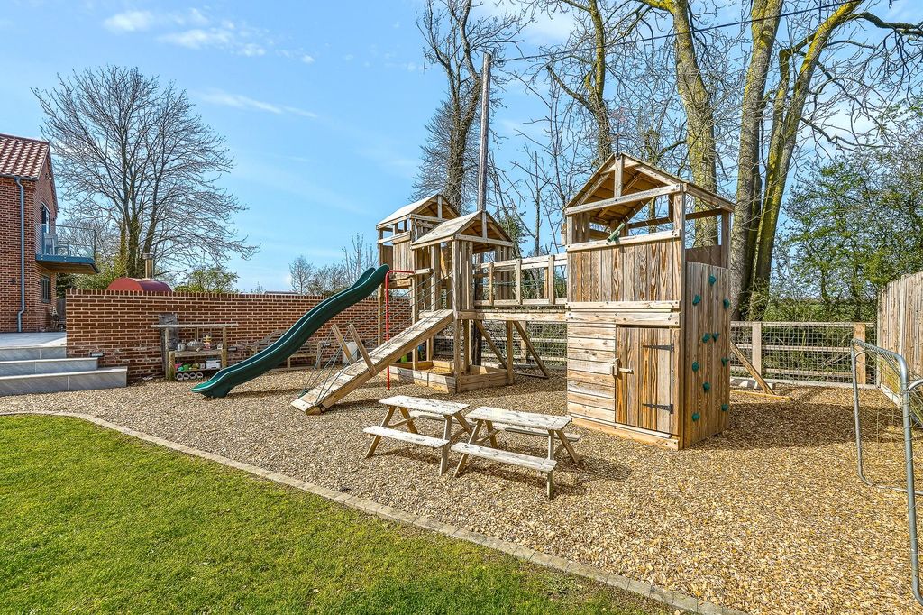 Additional image 9 of 6 bed detached house for saleFiddlers Green, Attleborough NR17