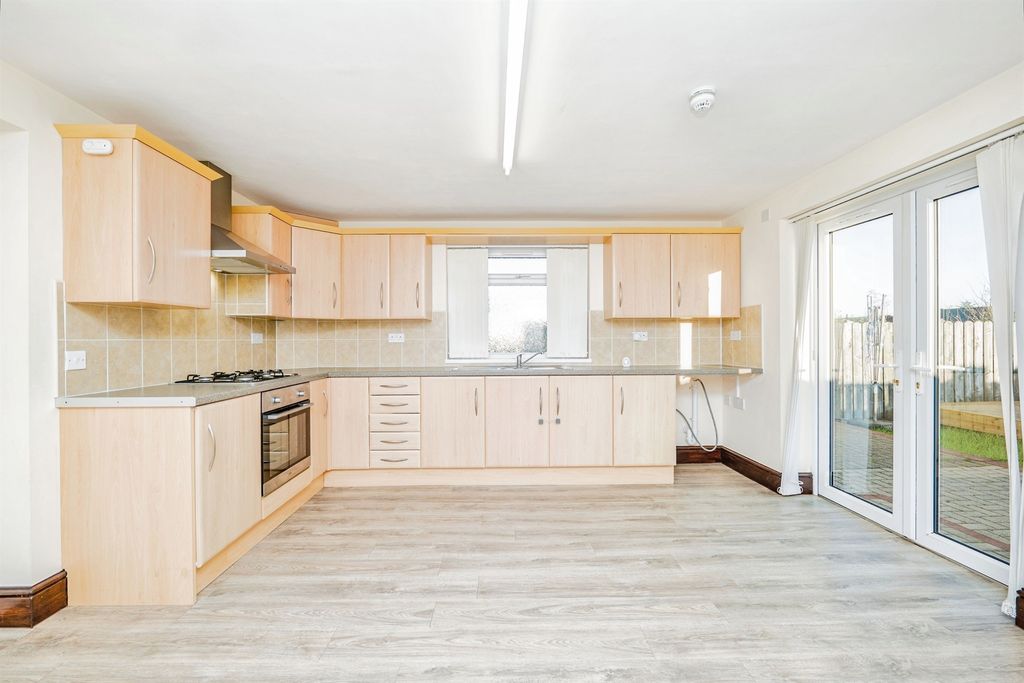 Additional image 2 of 5 bed semi-detached house for salePort Road East, Barry CF62