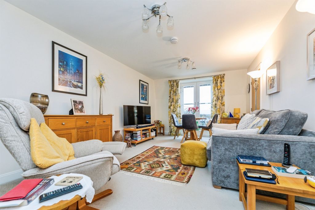 Additional image 5 of 2 bed flat for saleBerneslai Close, Barnsley S70