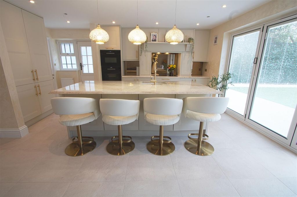 Additional image 6 of 4 bed detached house for saleBurnt Mills Road, Basildon SS13