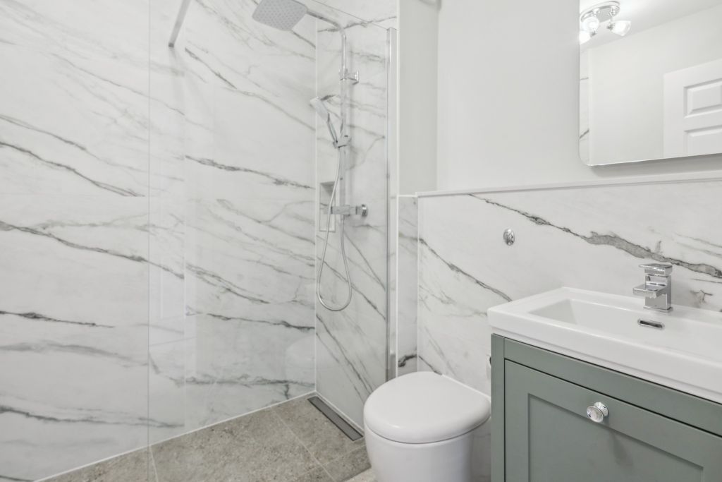 2 bed flat for saleTudor Park, Amersham HP6 photo 3