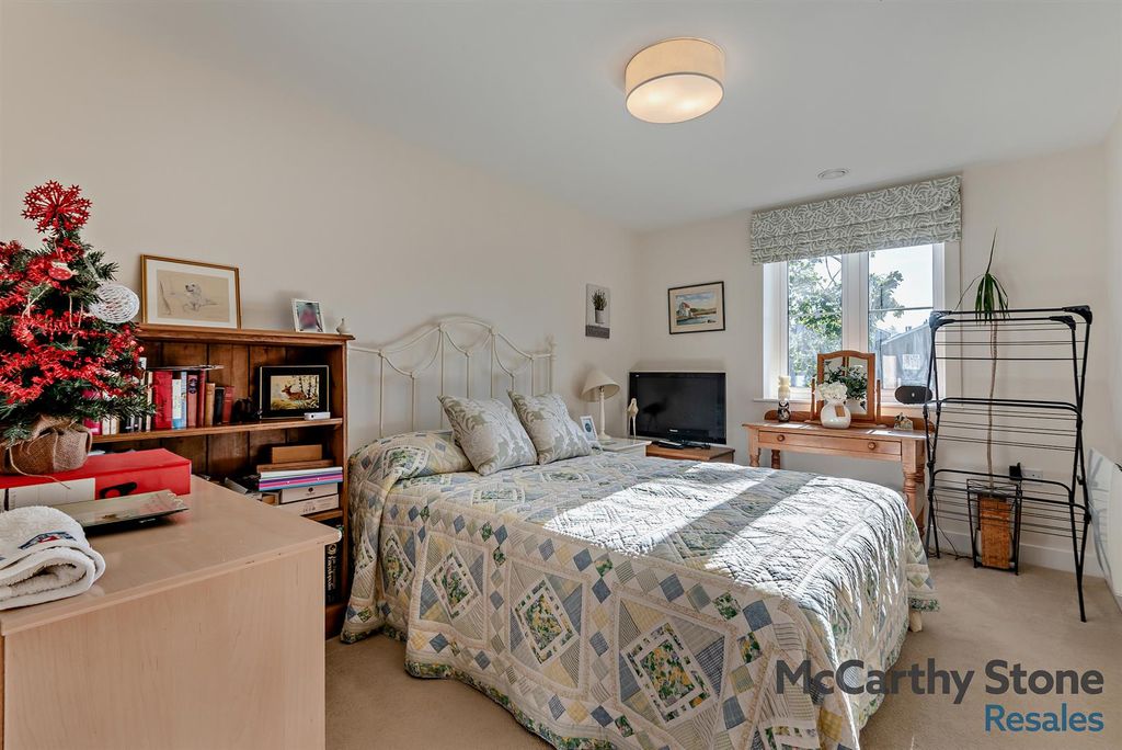 Additional image 8 of 2 bed flat for saleQueen Elizabeth Place, Orchard Lane, Alton GU34