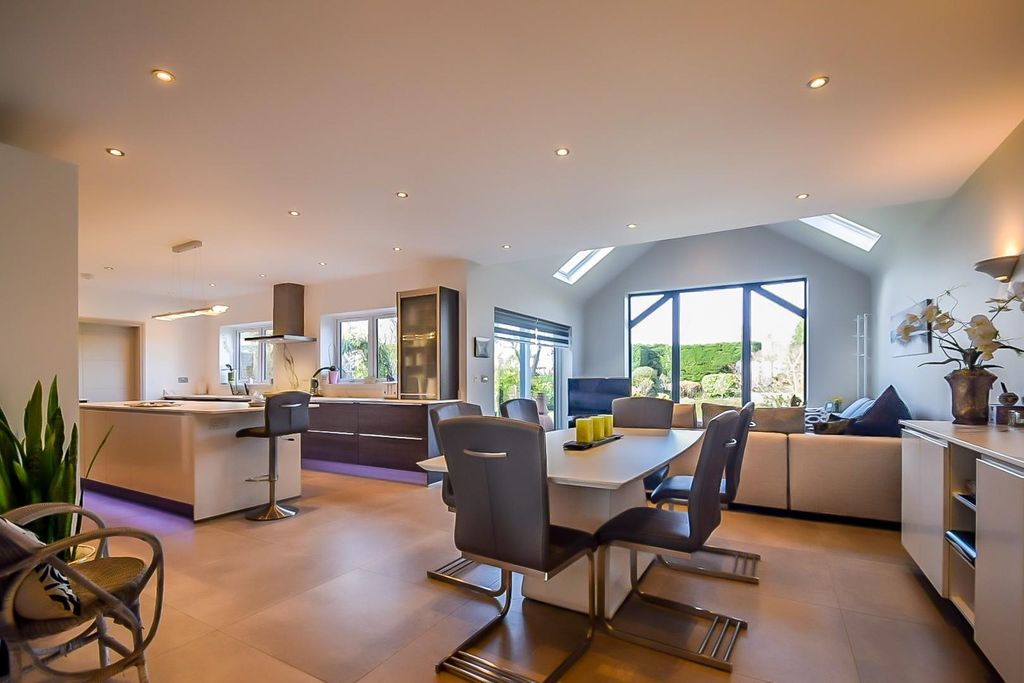 Additional image 3 of 4 bed detached house for saleSt. Marys Road, Benfleet SS7