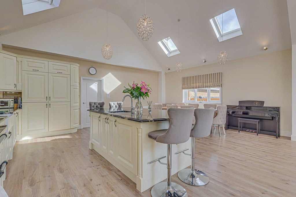 Additional image 7 of 5 bed detached house for saleHigh Road, Benfleet SS7