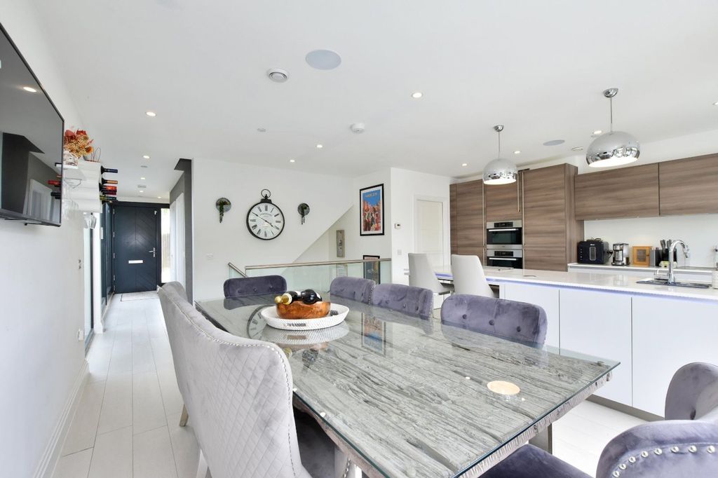 Additional image 7 of 4 bed detached house for saleAdrian Road, Abbots Langley WD5