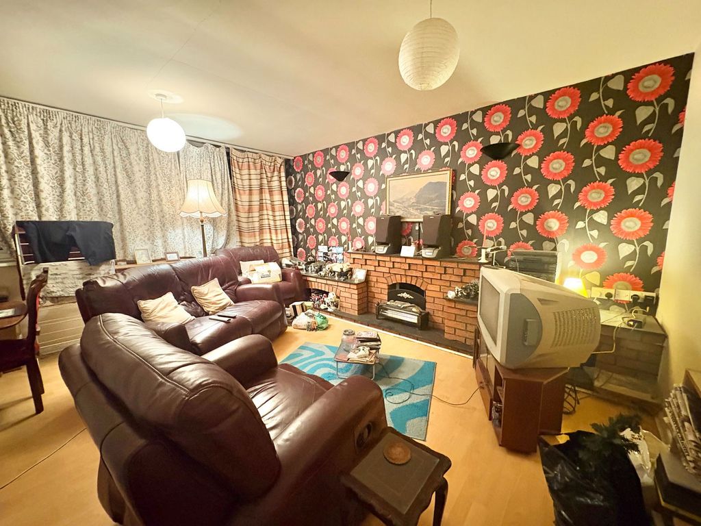 Additional image 4 of 2 bed flat for saleBrowns Lane, Dordon, Tamworth B78
