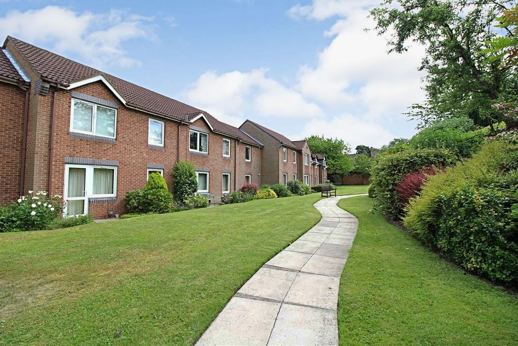 2 bed flat for saleWest End, Swanland HU14