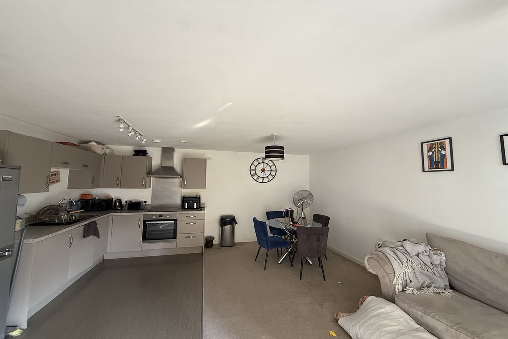 Additional image 3 of 2 bed flat for saleSaxon House DA17