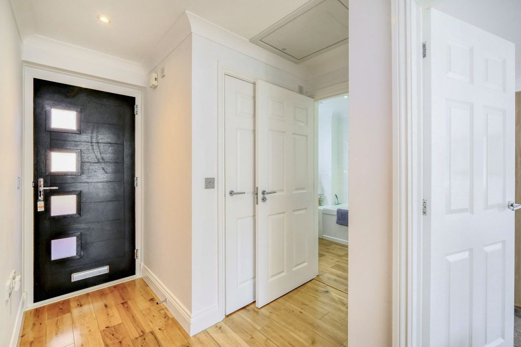 Additional image 8 of 2 bed flat for saleHankins Court, Winchester, Hampshire SO24